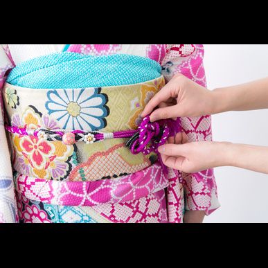 福井県坂井市にある当美容室は振袖の着付けをおすすめしております